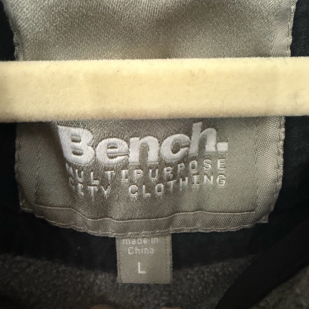 Bench. Women’s Large Black Quilted Puffer Vest Zipper Pockets lightweight active - Picture 2 of 7